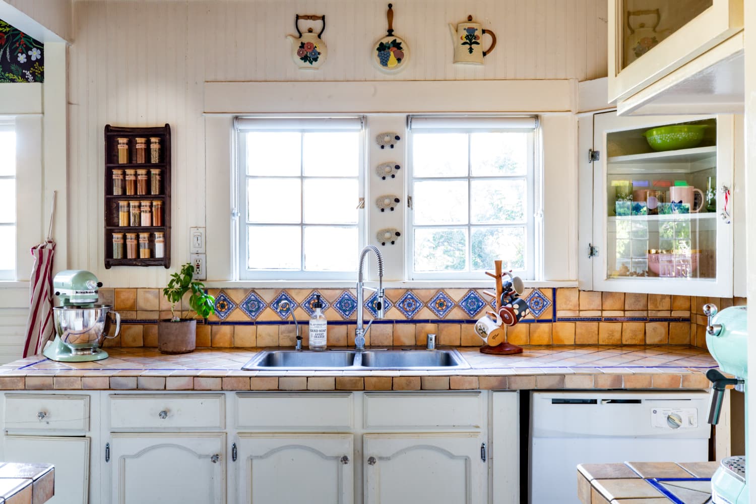 This Kitchen Sink Soap Dispenser Hack Makes Refills Easier Apartment